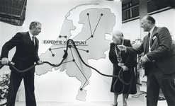 404879 Afbeelding van de officiële opening van het Expeditieknooppunt (EKP) / Kantoor Postdistrict Utrecht van de ...